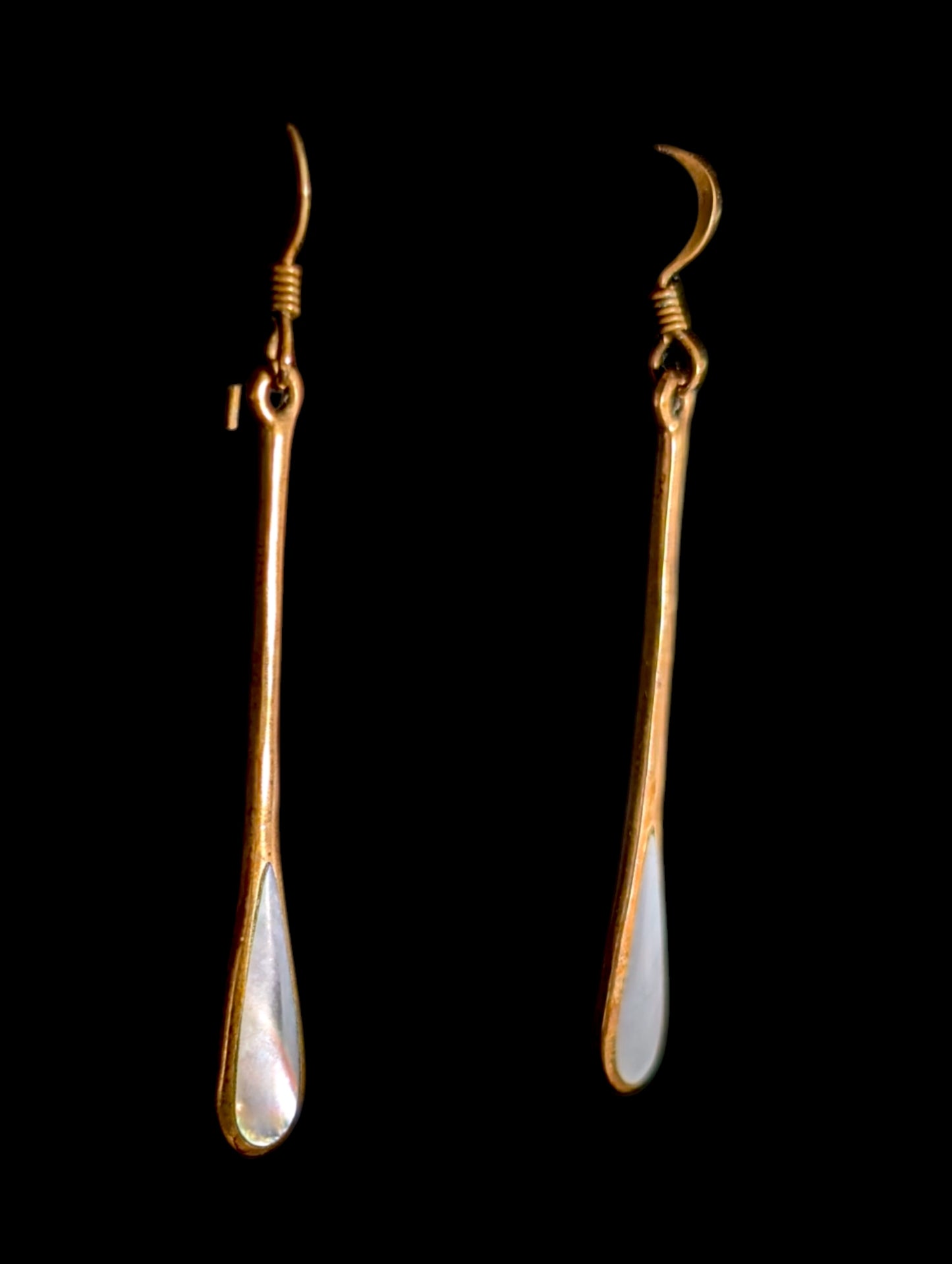 Vintage Tear Droplet Genuine Mother of Pearl Dangle 10k Gold Earrings