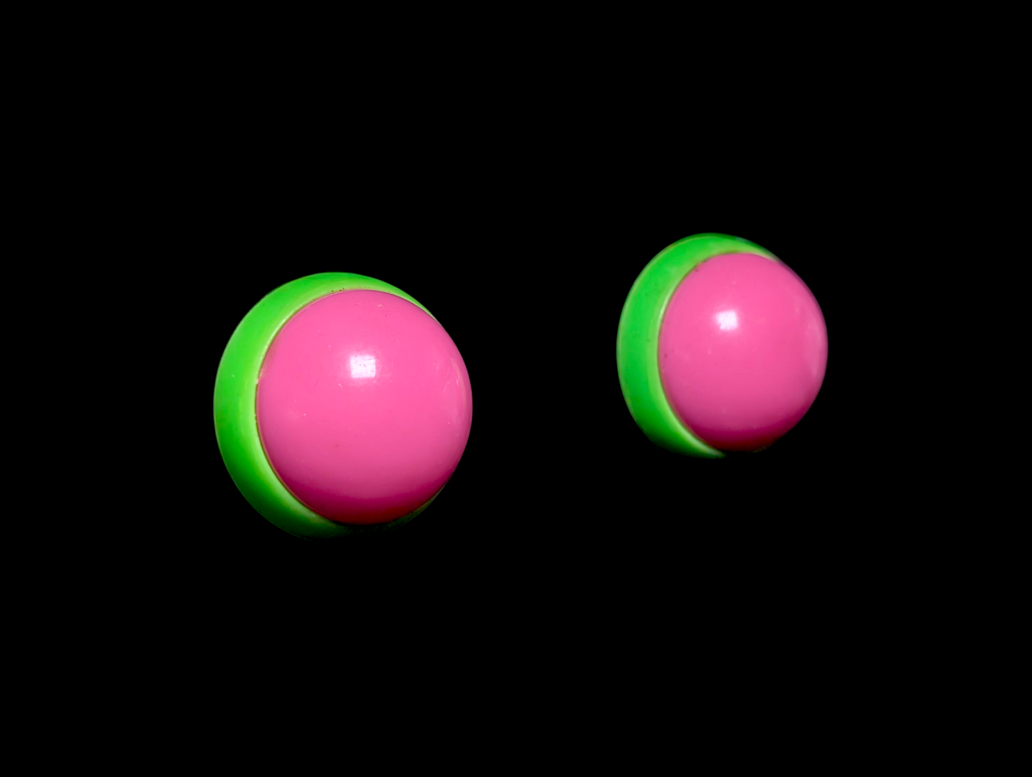 1950s-1970s Vintage Vogue Mod Round Button Green and Pink Cabochon Dot Costume Clip On Earrings