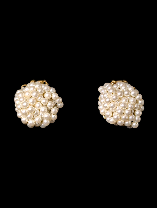 1950s-1960s Vintage Cluster Woven Seed Pearl Gold Toned Costume Clip On Earrings