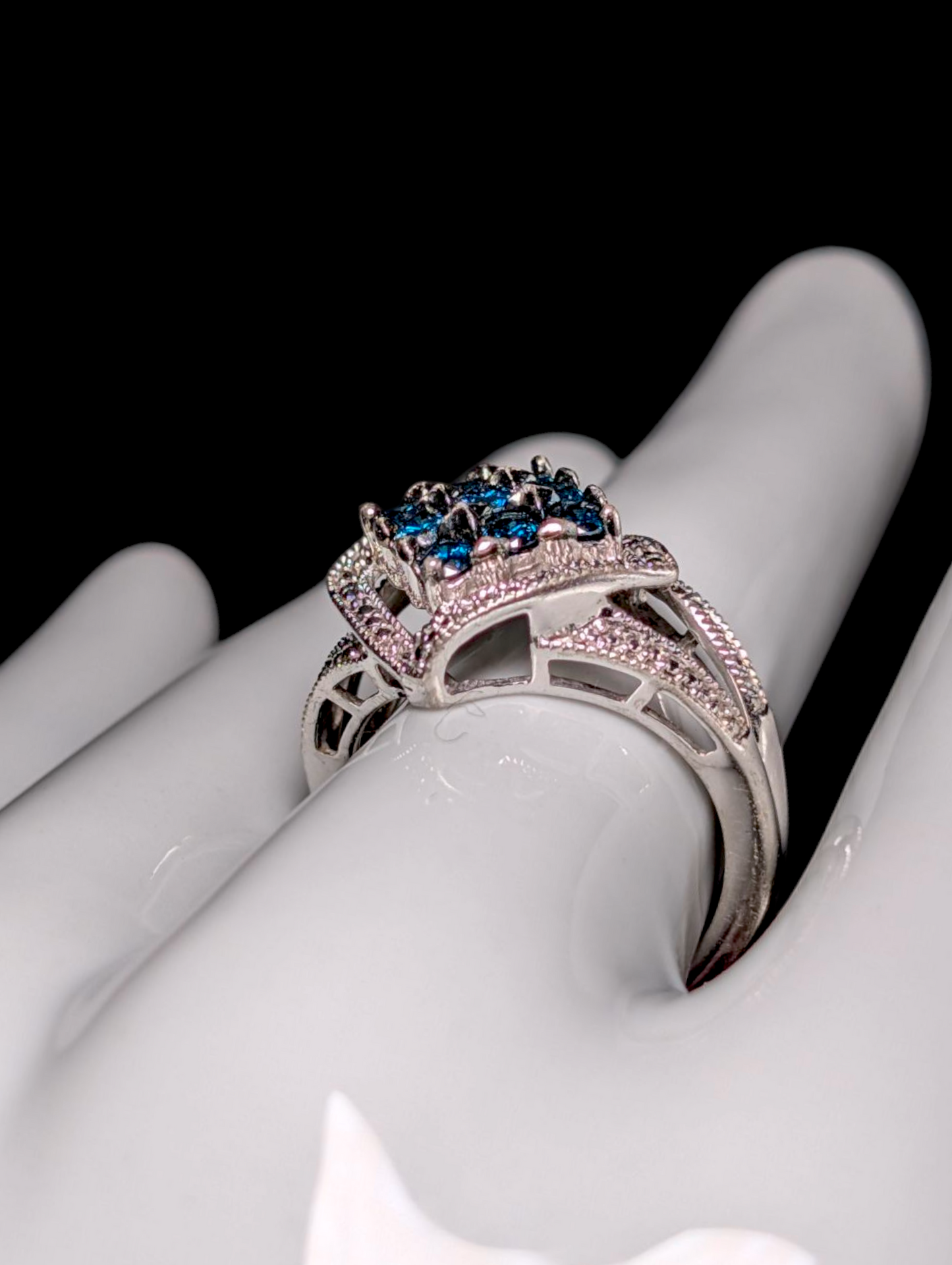 Vintage Dazzling Cluster of Genuine Blue Diamond with Diamond Accent Sterling Silver Split Shank Statement Ring