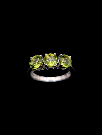 Vintage 3 Stone Round Cut Genuine Peridot Sterling Silver Ring