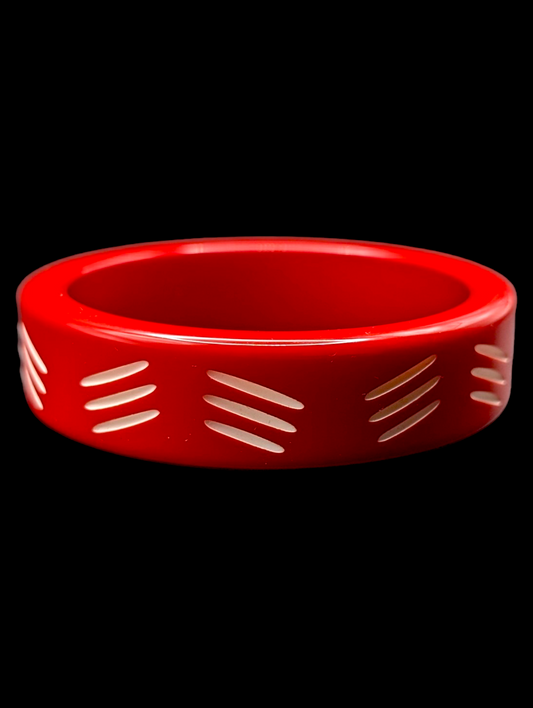 1950s-1960s Cherry Red Bakelite Bangle Bracelet with Mod White Carved Pattern