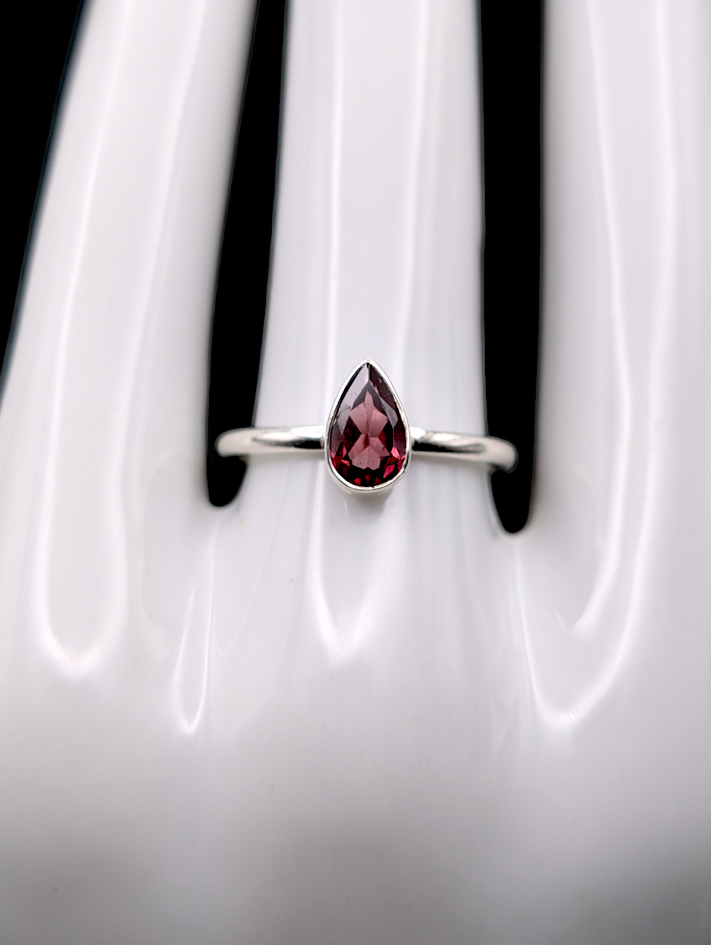 Vintage Dainty Simple Teardrop Solitaire Genuine Garnet 925 Sterling Silver Ring