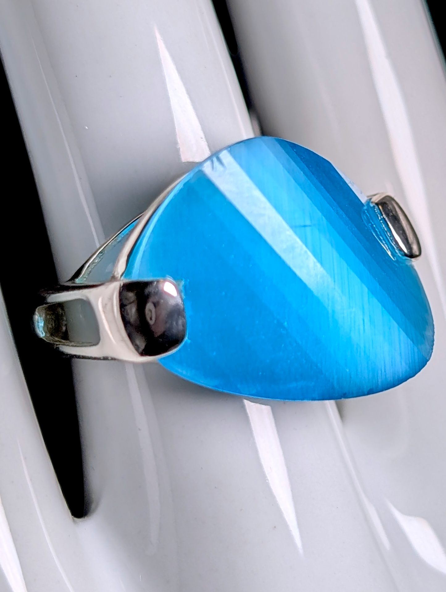 Vintage Designer Faceted Ocean Blue Crystal Sterling Silver Ring