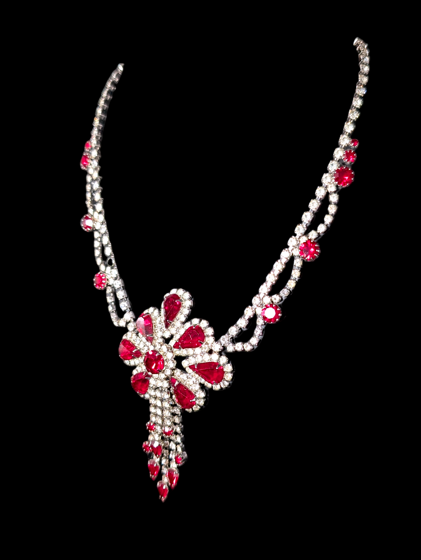 1950s - 1960s Elegant Clear and Red Rhinestone Chandelier Necklace and Earrings Parure Statement Set