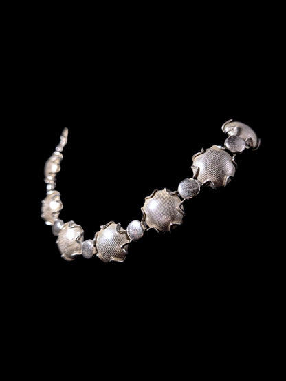 Vintage 1940s-1960s Crosshatched Domed Scalloped Edges Silver Toned Collar Necklace