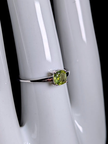 Vintage Stackable Genuine Peridot Solitaire Sterling Silver Ring