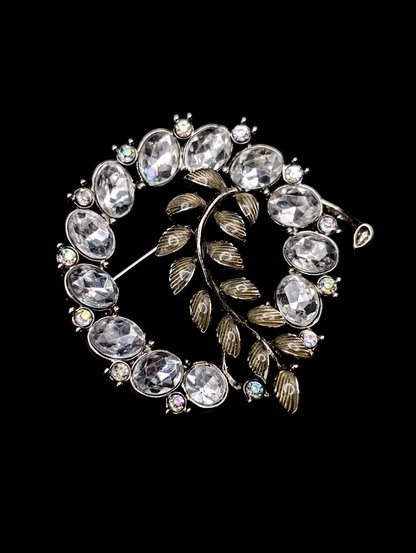 1950s - 1970s Monet Crystal Rhinestone, Aurora Borealis and Enamel Leaf Wreath Brooch Pin in Silver and Olive Green