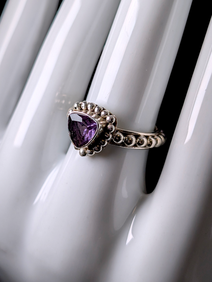 Vintage Artesian Bezel Set Trillion Cut Genuine Amethyst Solitaire Studded Band Sterling Silver Ring