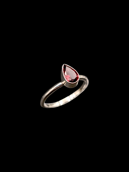 Vintage Dainty Simple Teardrop Solitaire Genuine Garnet 925 Sterling Silver Ring