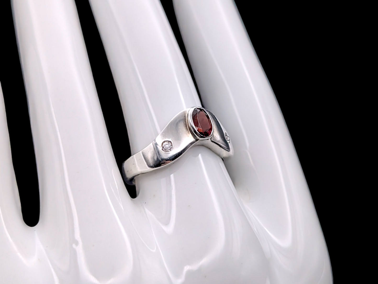 Vintage Unique Solitaire Red Garnet and Crystal Rhinestone Curved Sterling Silver 925 Ring