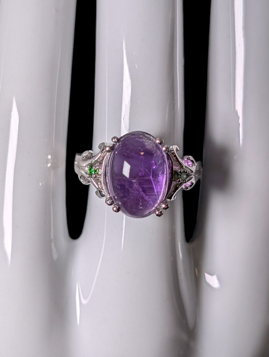Vintage Karis Cabochon Cut Genuine Amethyst Solitaire with Peridot Accent Stones Sterling Silver Ring