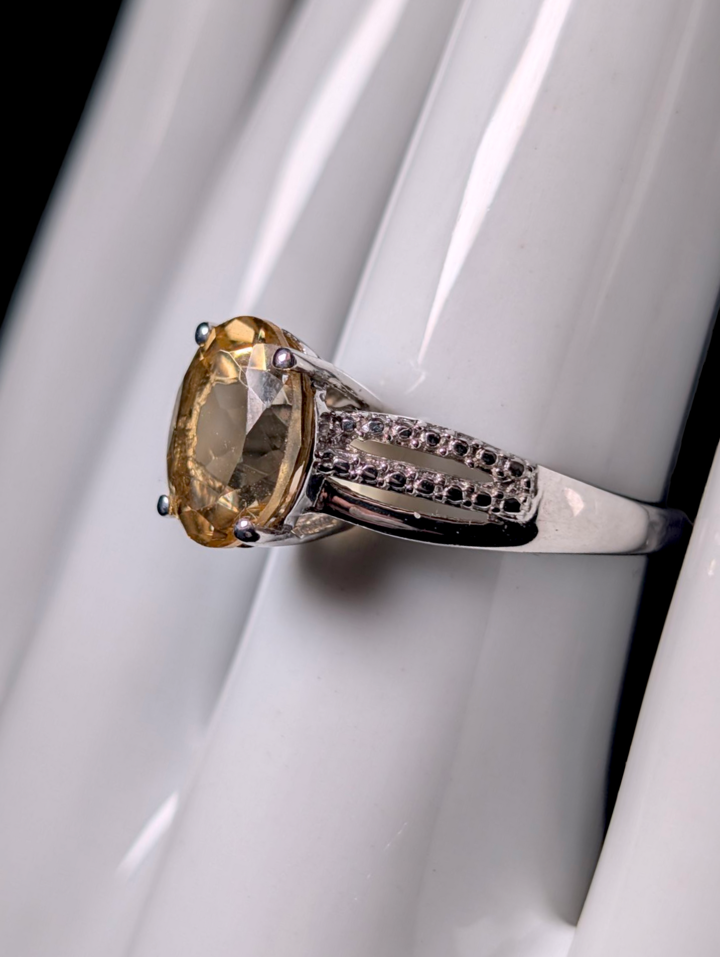 Vintage Dazzling Oval Cut Genuine Soft Golden Citrine Solitaire Split Shank Sterling Silver Ring