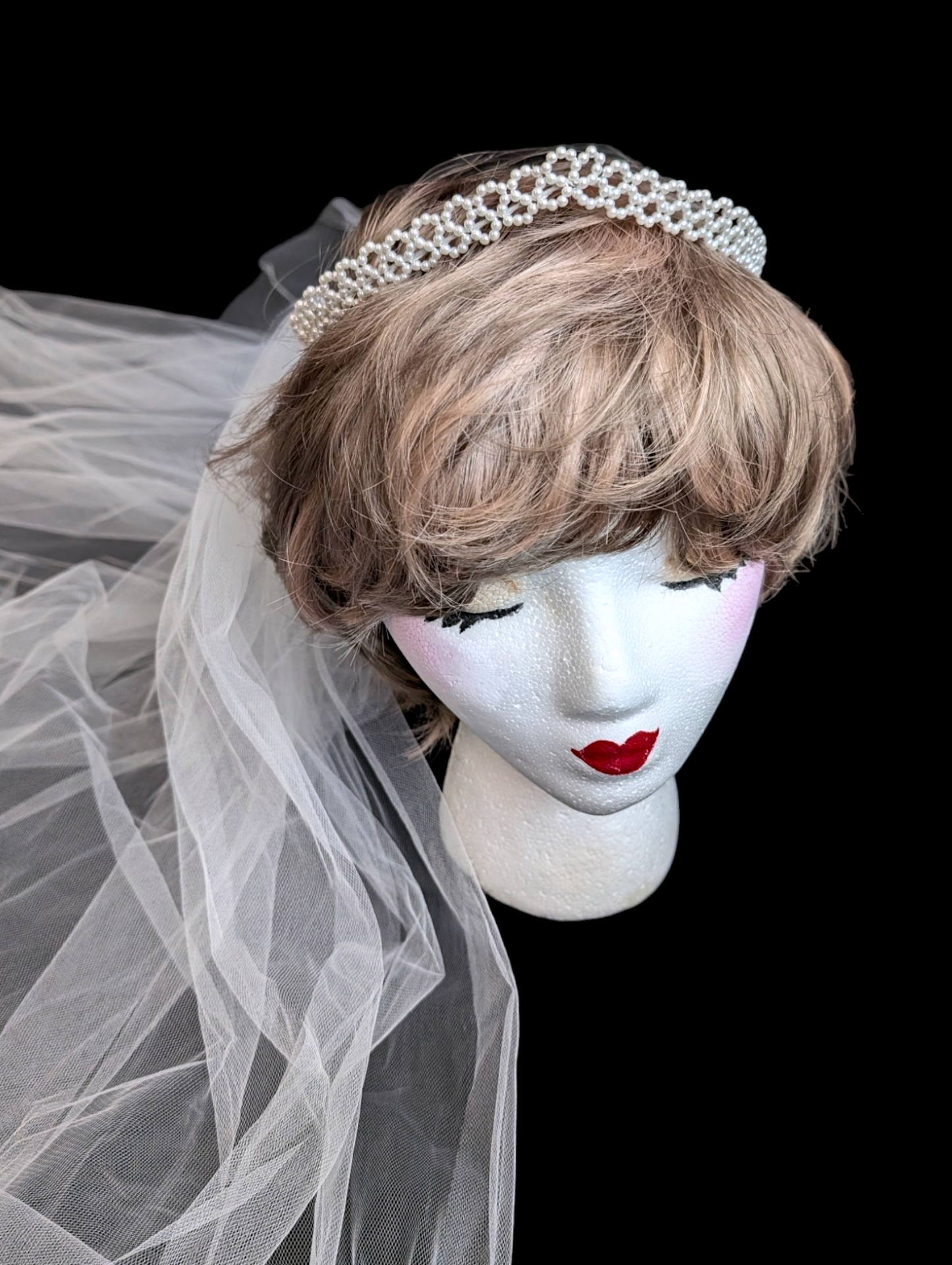 Vintage Simple Delicate V-Shaped Peaked Looped Pearl Minimalist Crown Headpiece
