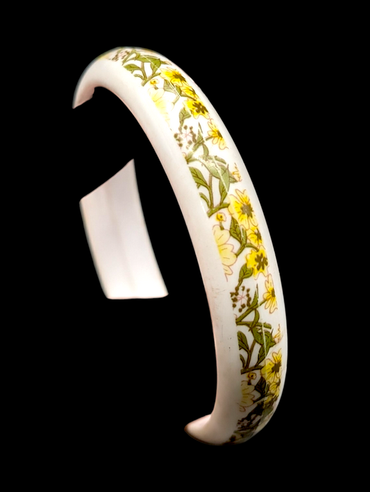 1960s - 1970s Yellow Flowers On White Celluloid Bangle Bracelet