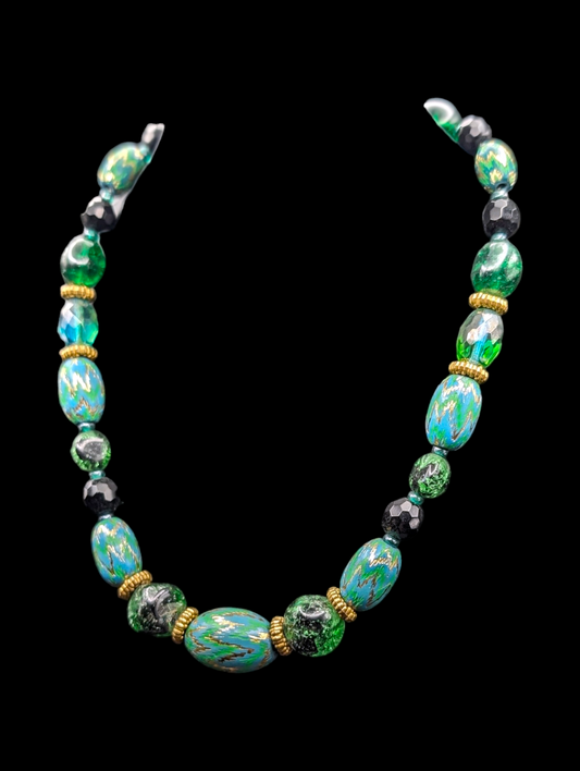 1950s - 1970s Rare Green Wooden Carved Bead Hobe' Necklace