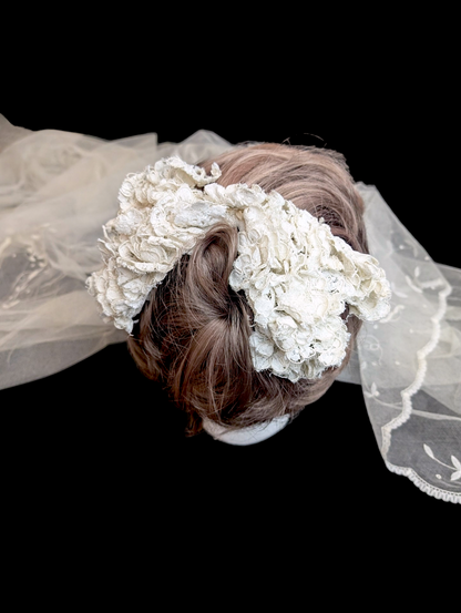 1950s - 1970s Priscilla of Boston Ruffled Lace Bow Wedding Headpiece Comb Hairclip