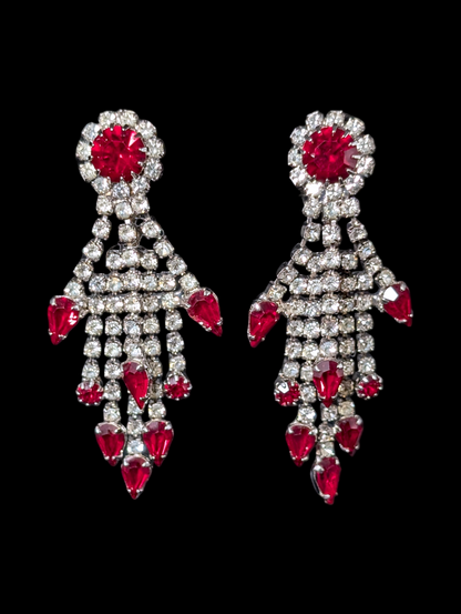 1950s - 1960s Elegant Clear and Red Rhinestone Chandelier Necklace and Earrings Parure Statement Set