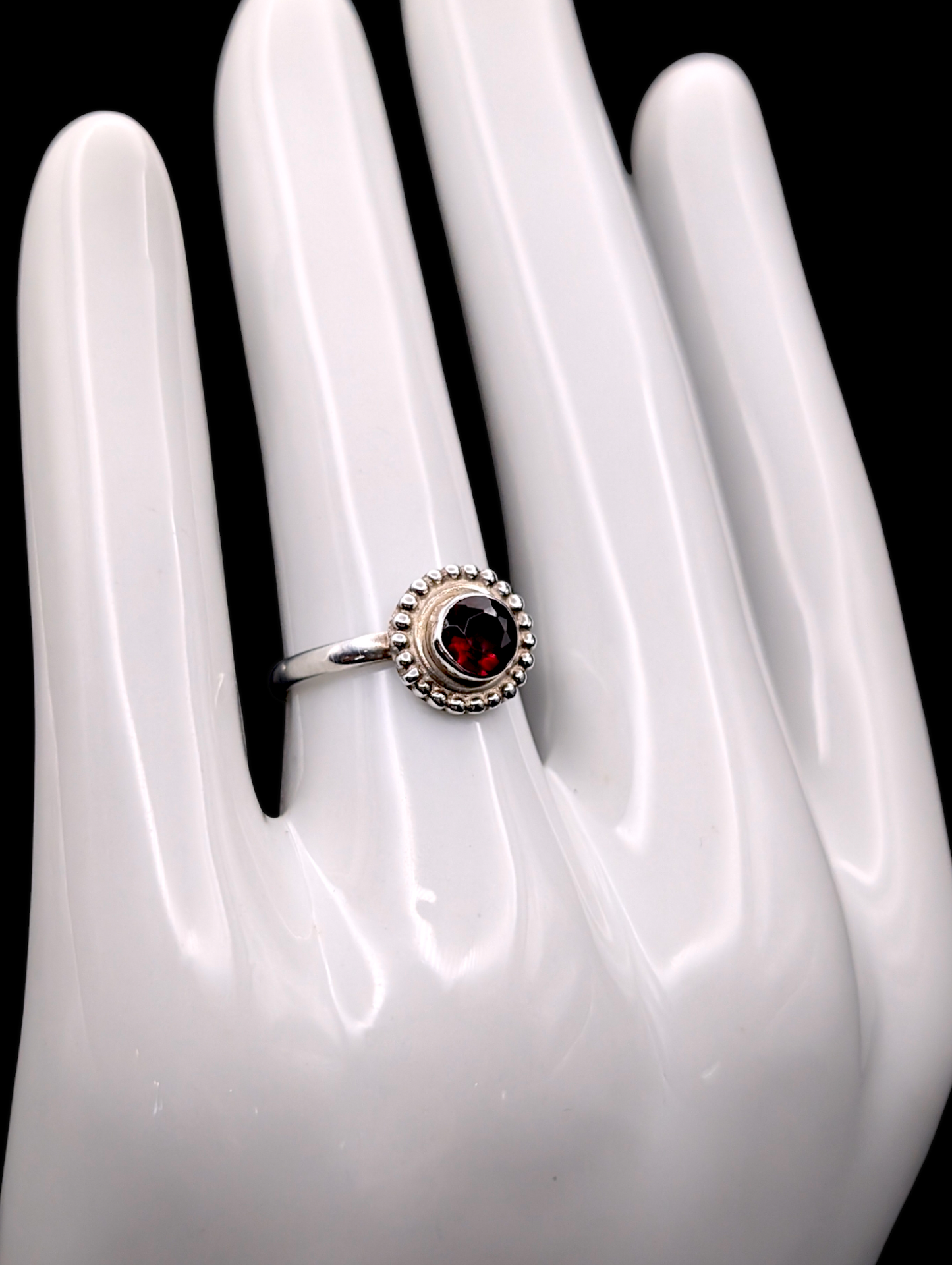 Vintage Dainty Solitaire Garnet 925 Sterling Silver Ring