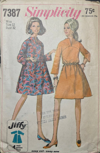 1960s - 1970s Original Vintage Sewing Pattern: Simplicity 7387 Size 12
