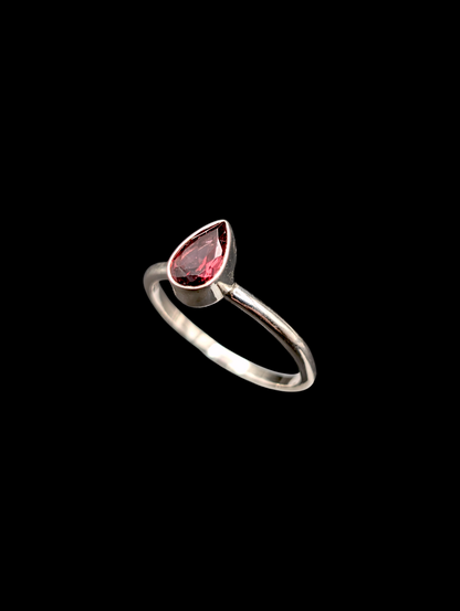 Vintage Dainty Simple Teardrop Solitaire Genuine Garnet 925 Sterling Silver Ring