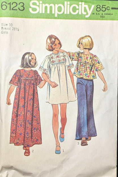 1970s Original Vintage Sewing Pattern: Simplicity 6123 Size Girls 10
