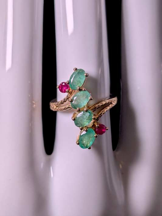 Vintage Oval Cut Earth Mined Genuine Emerald and Ruby 14k Yellow Gold Vermeil Ring