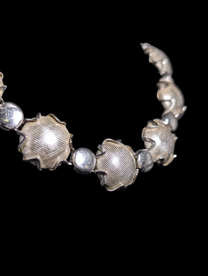 Vintage 1940s-1960s Crosshatched Domed Scalloped Edges Silver Toned Collar Necklace