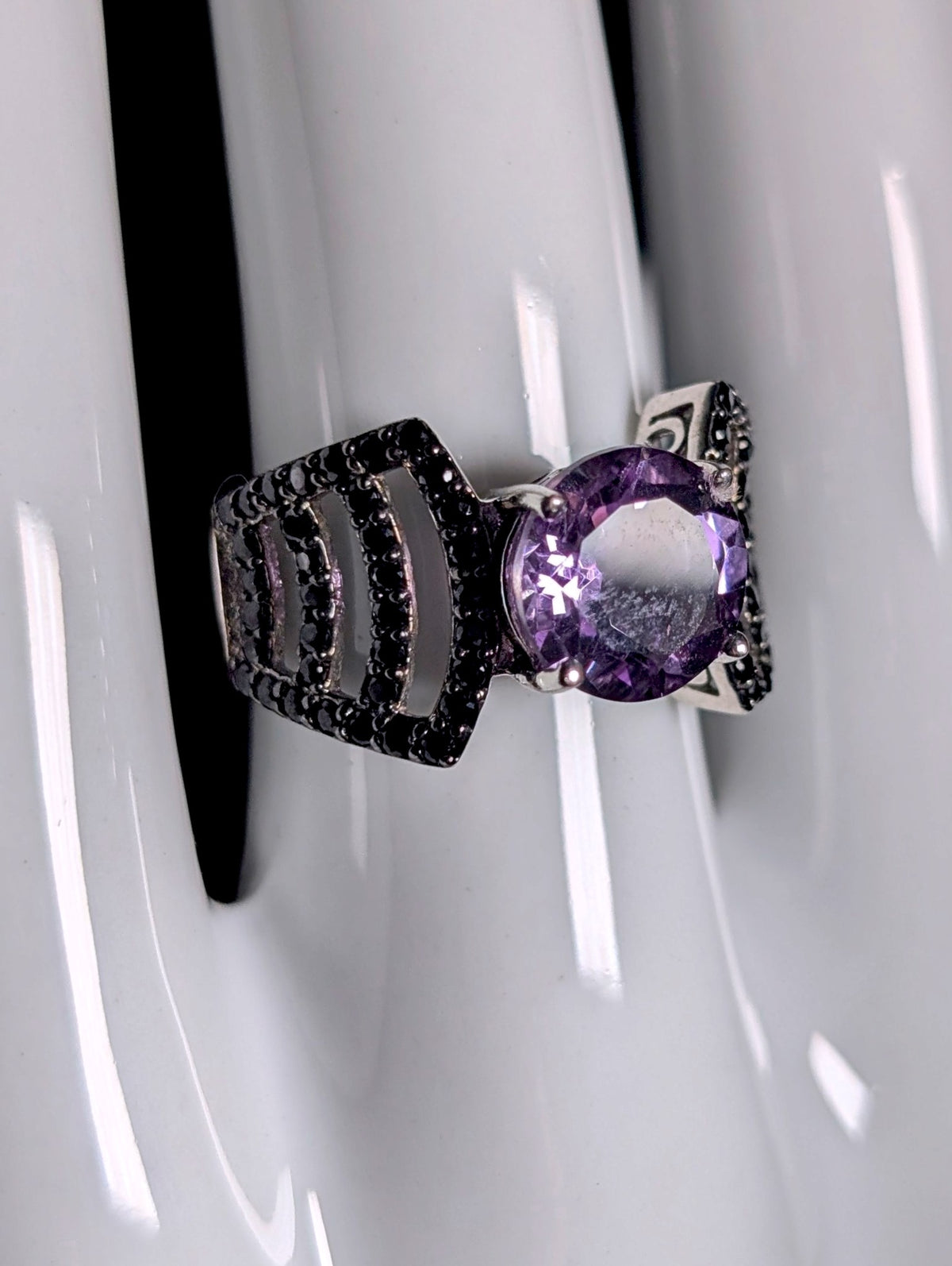 Vintage Round Cut Genuine Amethyst Solitaire with Black Onyx Sterling Silver Ring