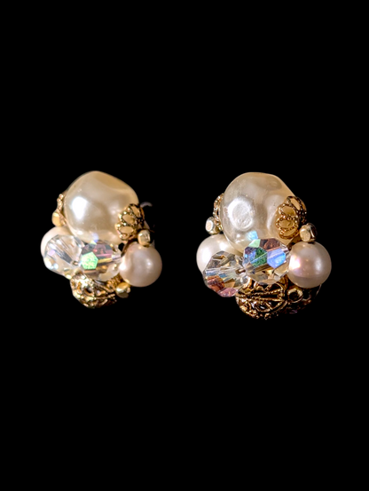 1950s-1960s Vintage Cluster Aurora Borealis Pearl Gold Toned Costume Clip On Earrings