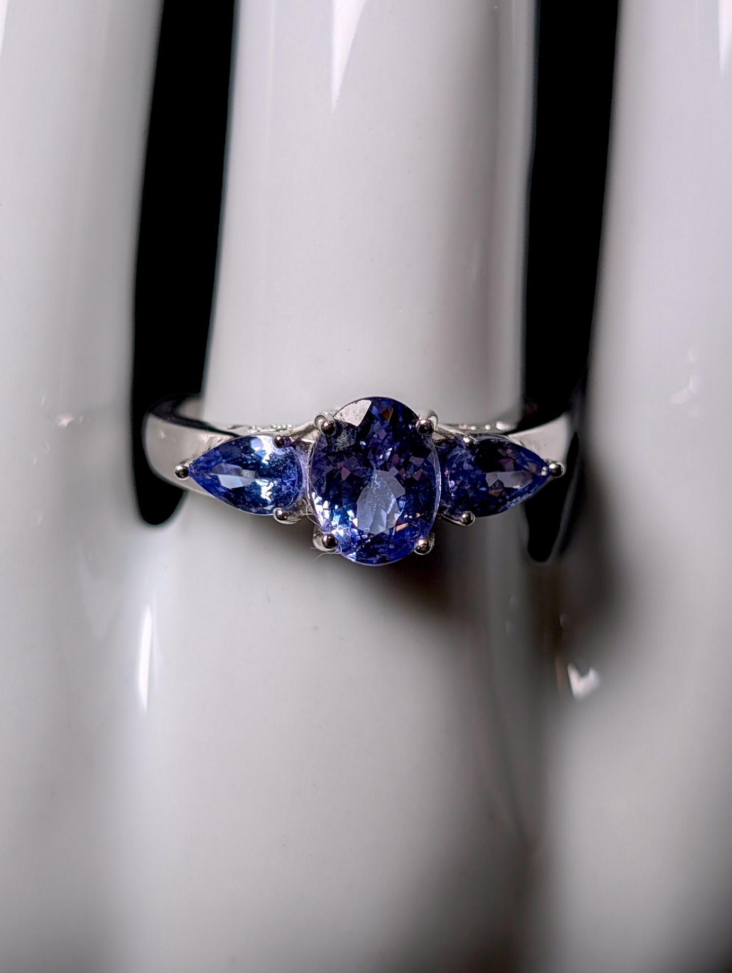 Vintage 3 Stone Earth Mined Genuine Tanzanite Oval Solitaire Sterling Silver Ring