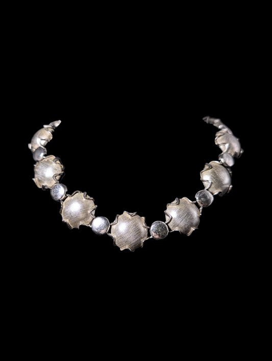 Vintage 1940s-1960s Crosshatched Domed Scalloped Edges Silver Toned Collar Necklace