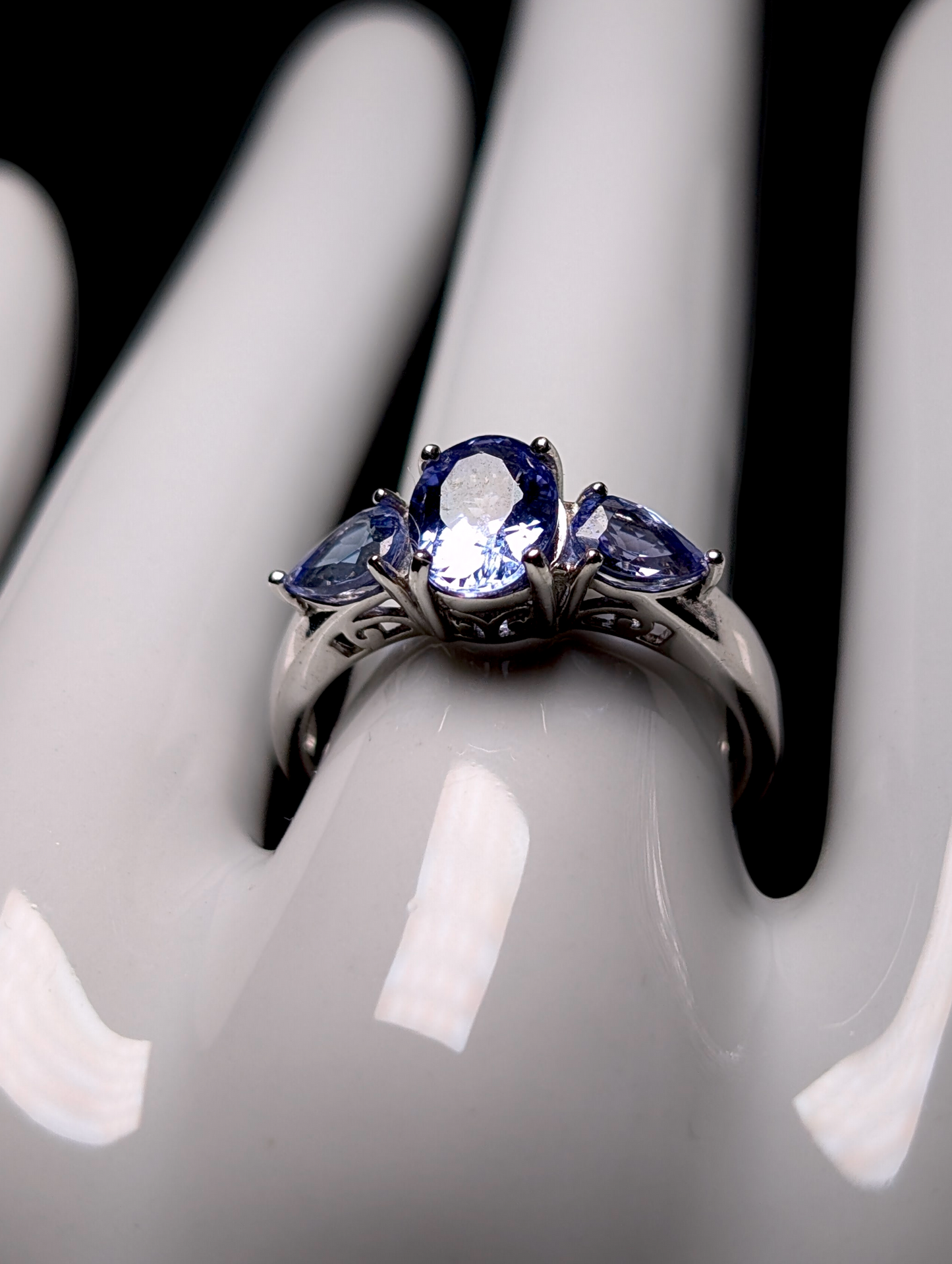 Vintage 3 Stone Earth Mined Genuine Tanzanite Oval Solitaire Sterling Silver Ring