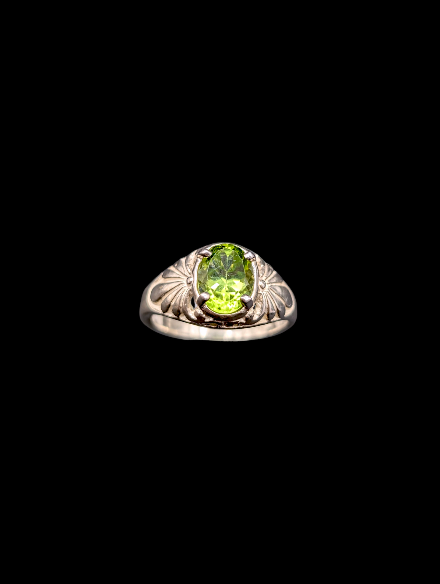 Vintage Genuine Peridot Solitaire Kabana Sterling Silver Ring