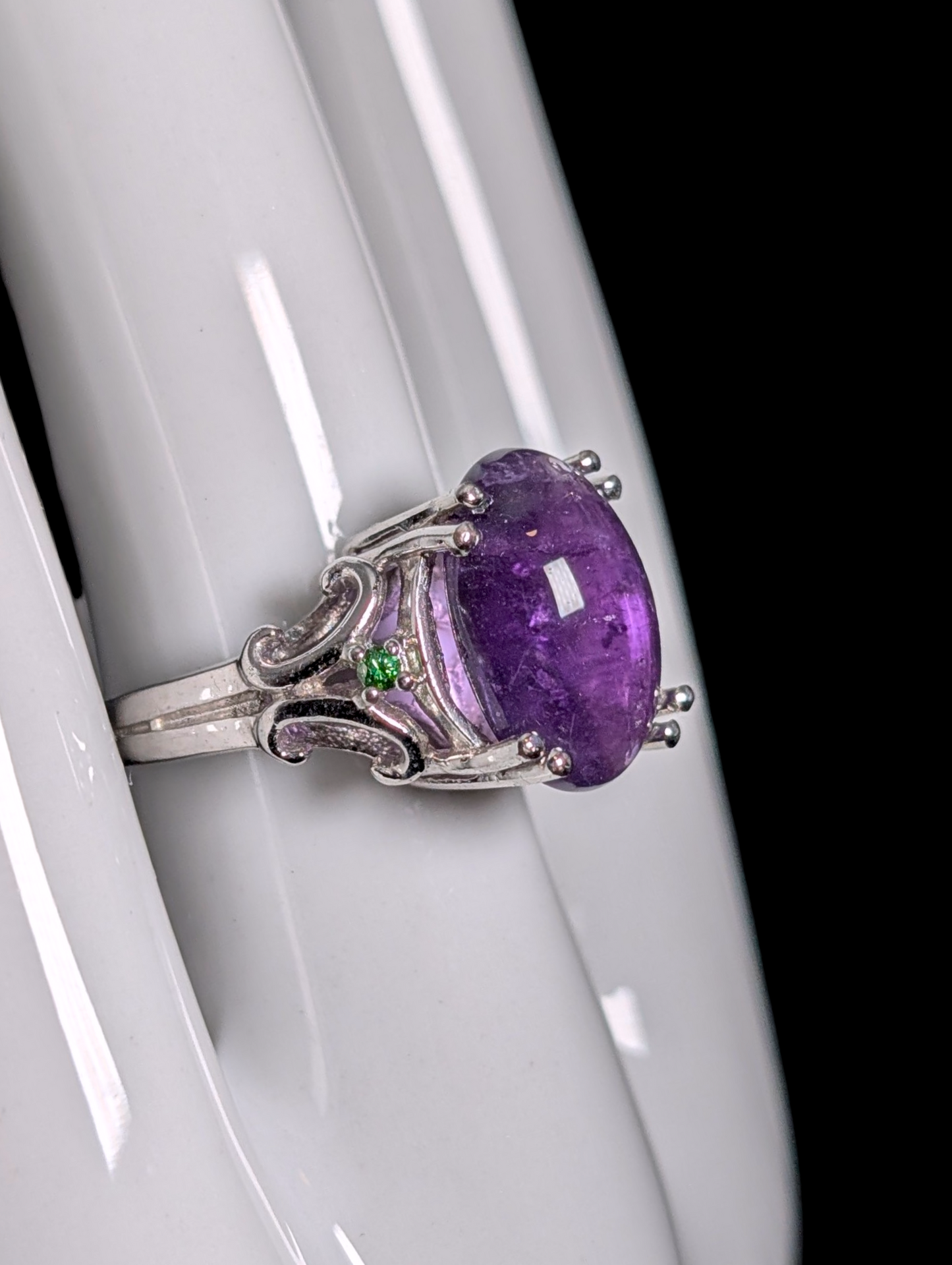 Vintage Karis Cabochon Cut Genuine Amethyst Solitaire with Peridot Accent Stones Sterling Silver Ring