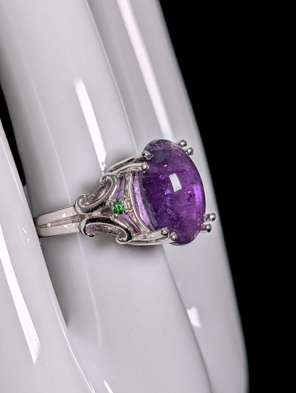 Vintage Karis Cabochon Cut Genuine Amethyst Solitaire with Peridot Accent Stones Sterling Silver Ring