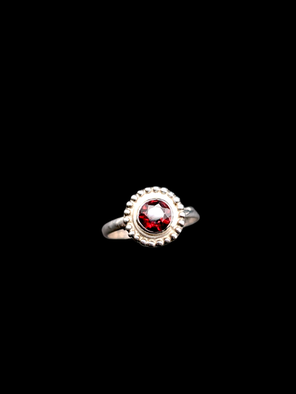 Vintage Dainty Solitaire Garnet 925 Sterling Silver Ring