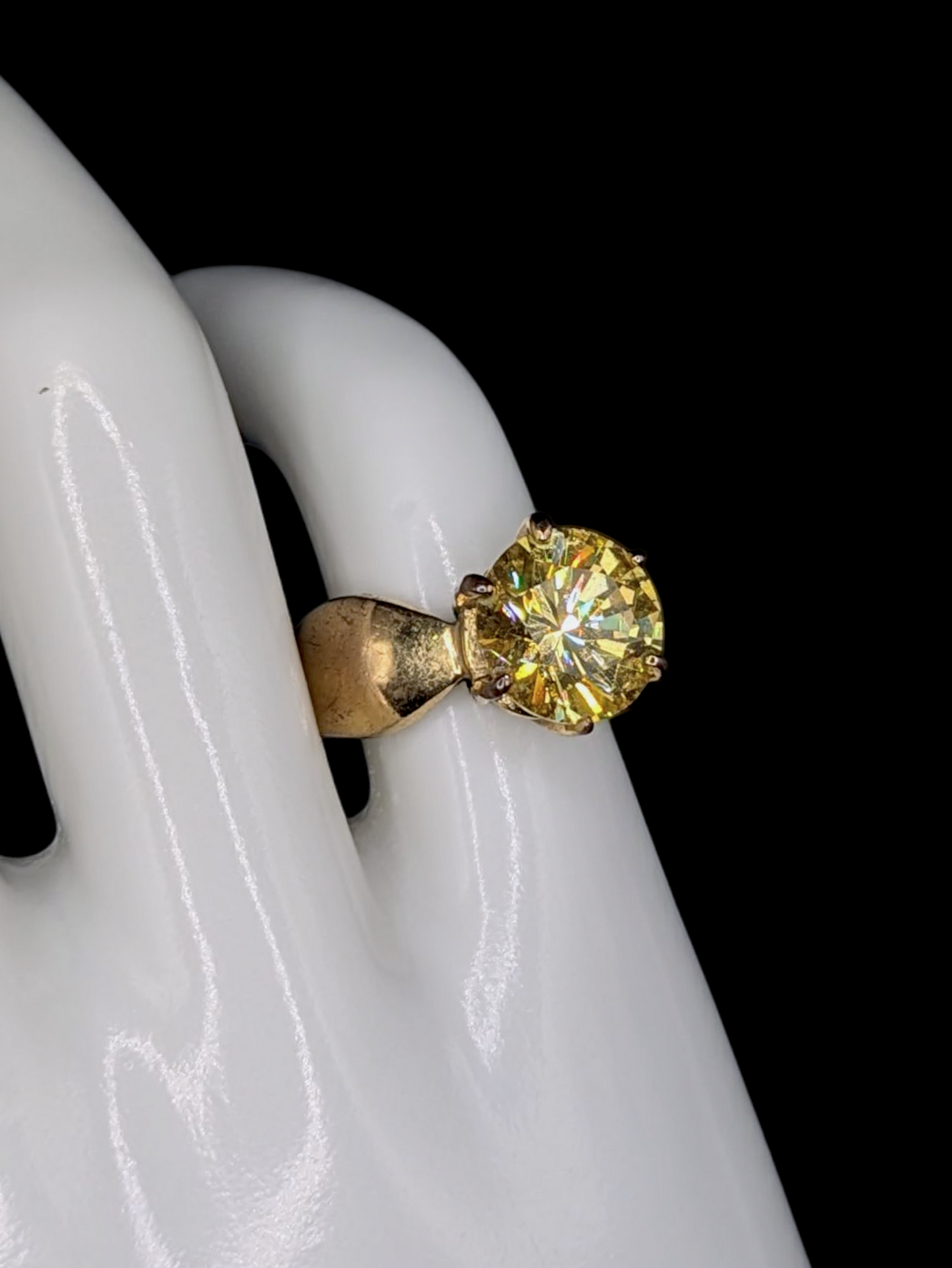 Vintage Round Brilliant Cut Simulated Yellow Diamond Solitaire Gold Toned Statement Ring