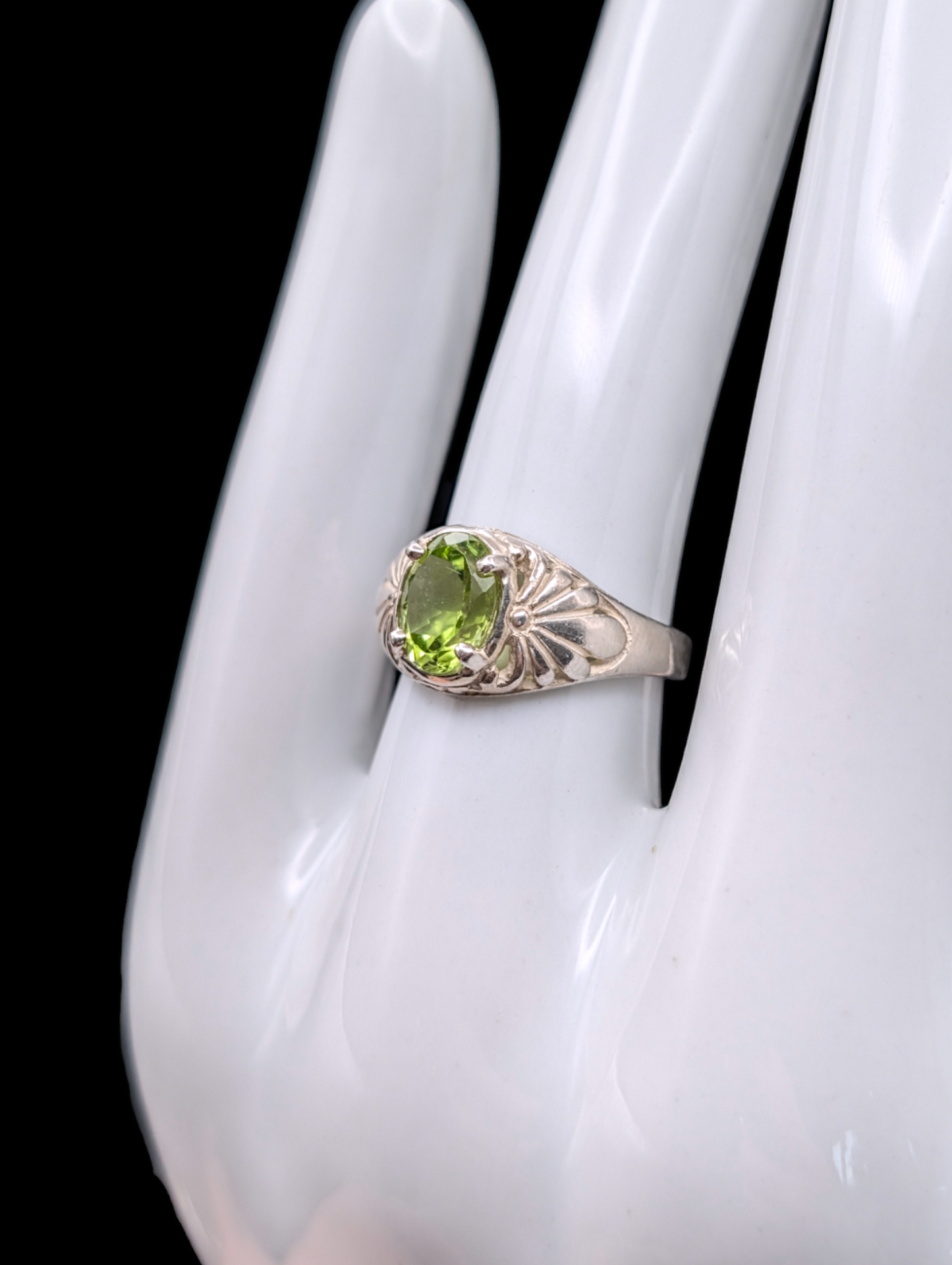 Vintage Genuine Peridot Solitaire Kabana Sterling Silver Ring