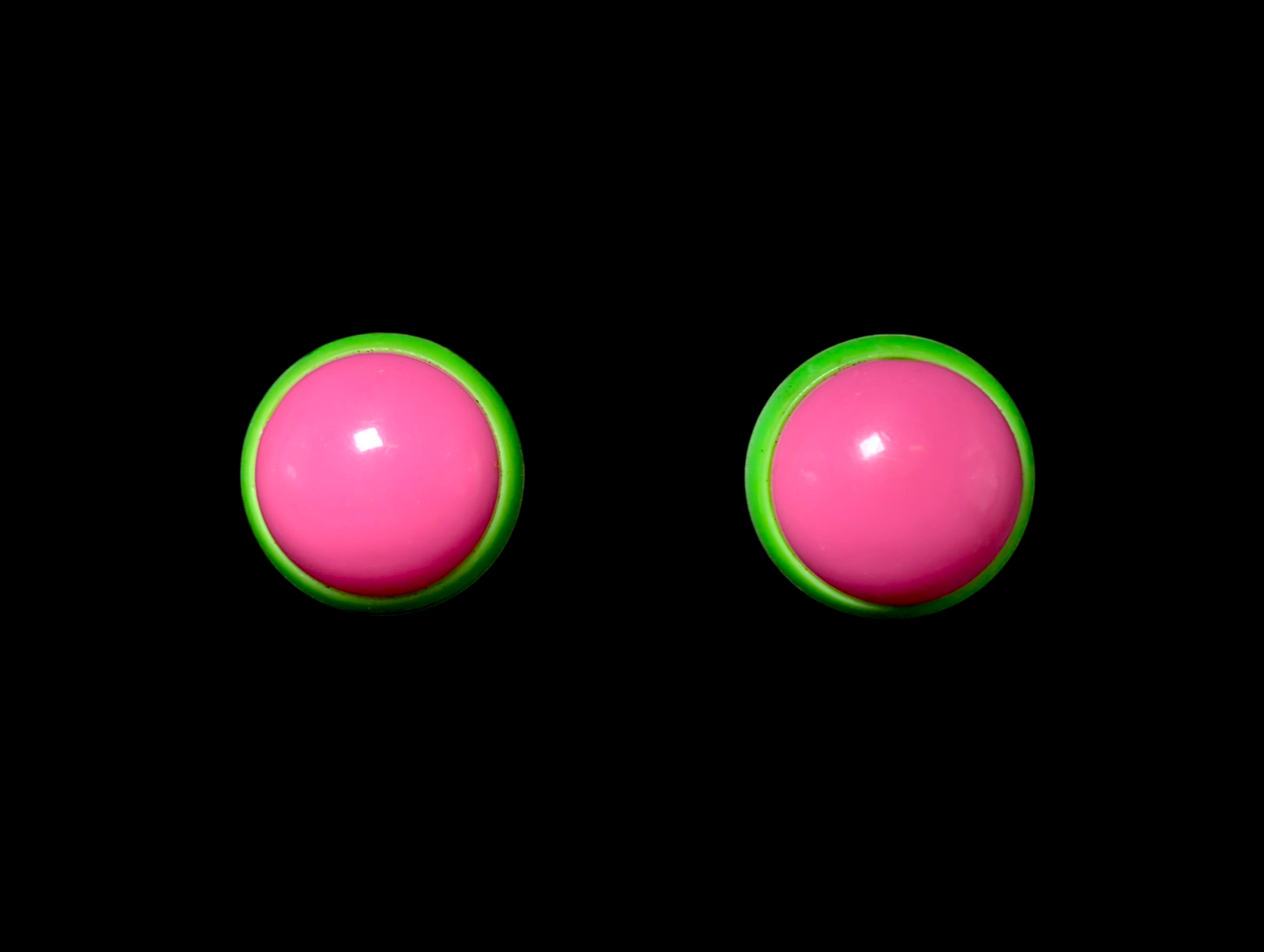 1950s-1970s Vintage Vogue Mod Round Button Green and Pink Cabochon Dot Costume Clip On Earrings