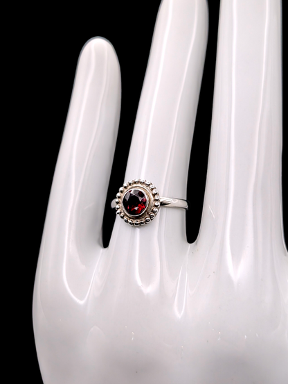 Vintage Dainty Solitaire Garnet 925 Sterling Silver Ring