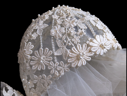 1960s - 1970s Art Nouveau Renaissance White Floral Juliet Cap Headpiece and Veil