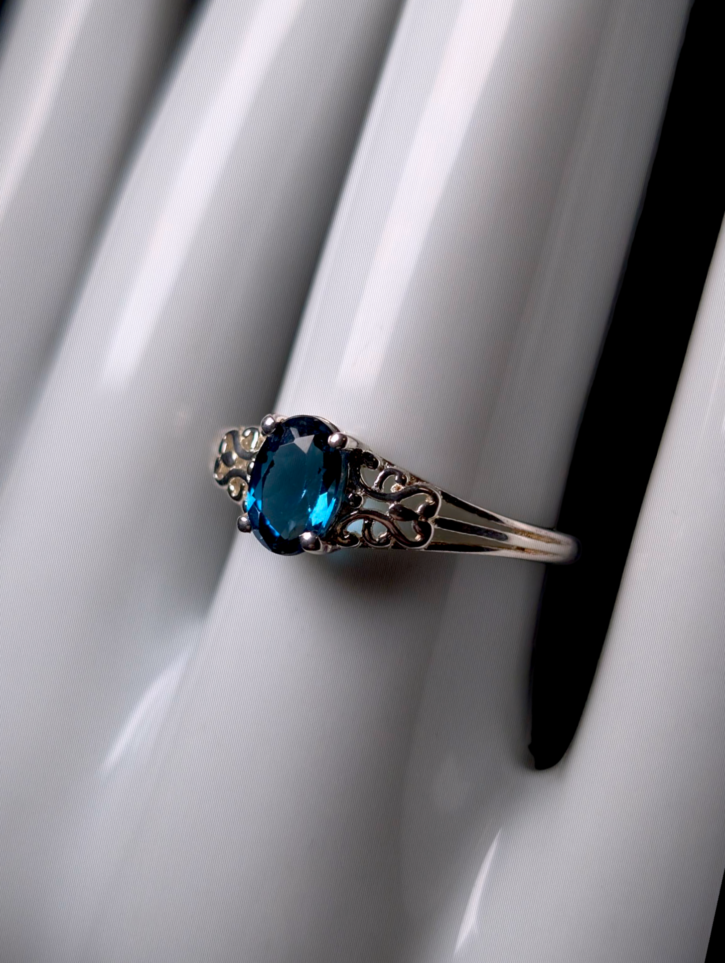 Vintage Dainty Oval Solitaire Genuine London Blue Topaz Sterling Silver Filigree Ring