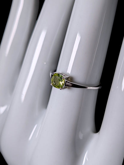 Vintage Stackable Genuine Peridot Solitaire Sterling Silver Ring