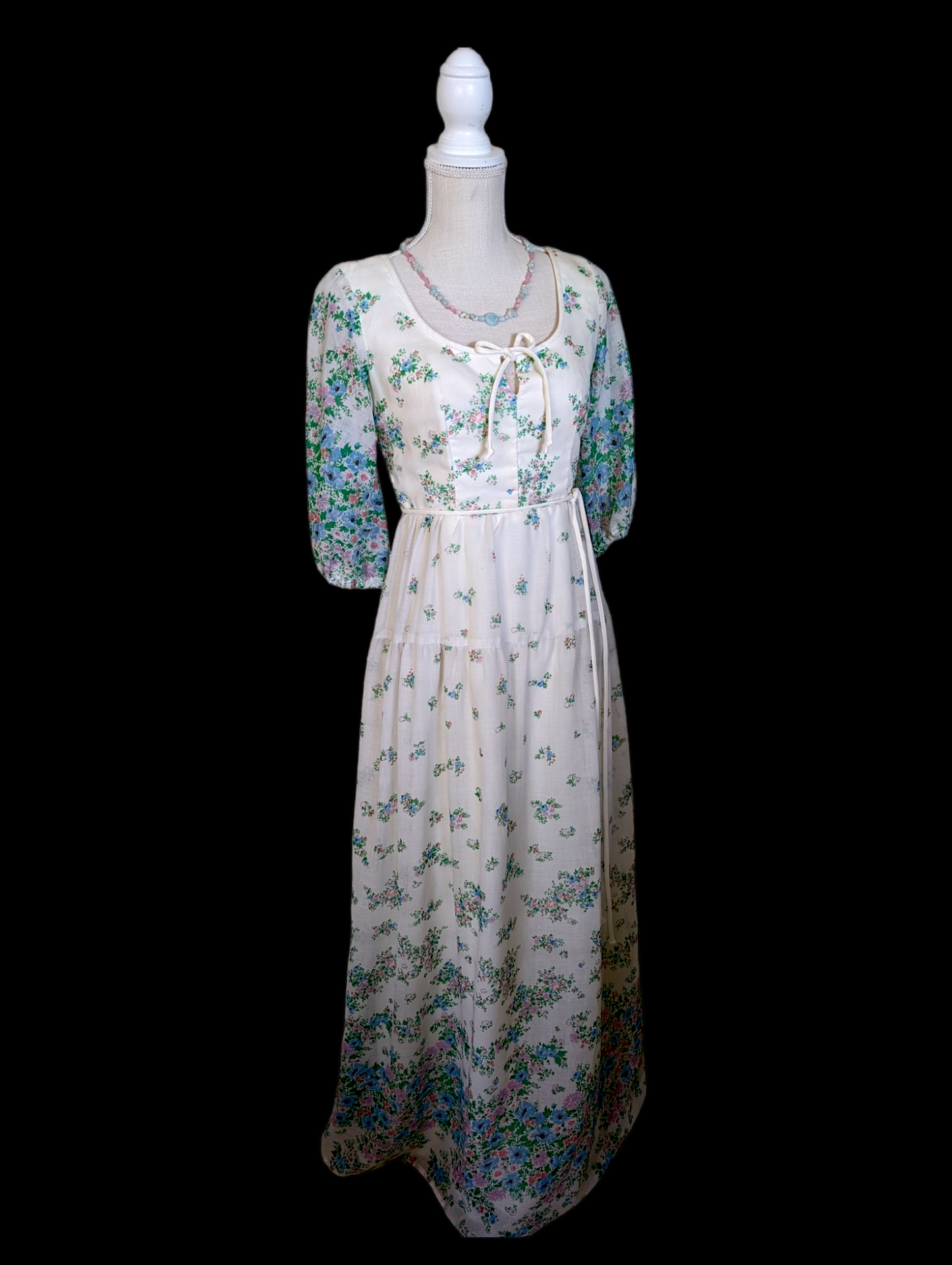 1970s House of Bianchi Wildflower Cottagecore Style White Dress with 3/4 Puff Sleeves