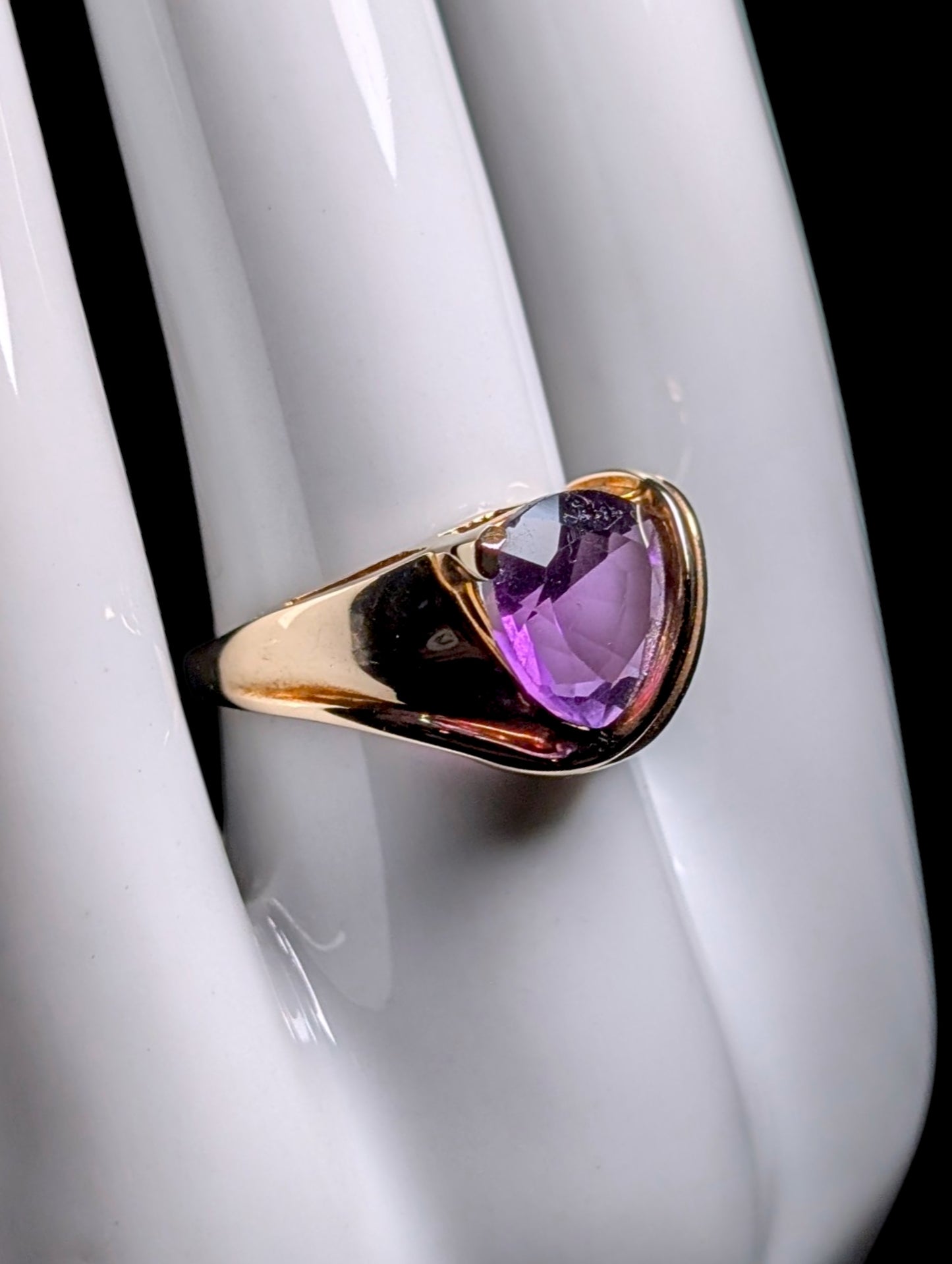Vintage Caspian International Large Cushion Trillion Solitaire Genuine Amethyst 10k Yellow Gold Ring