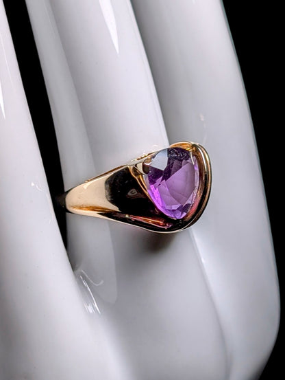 Vintage Caspian International Large Cushion Trillion Solitaire Genuine Amethyst 10k Yellow Gold Ring