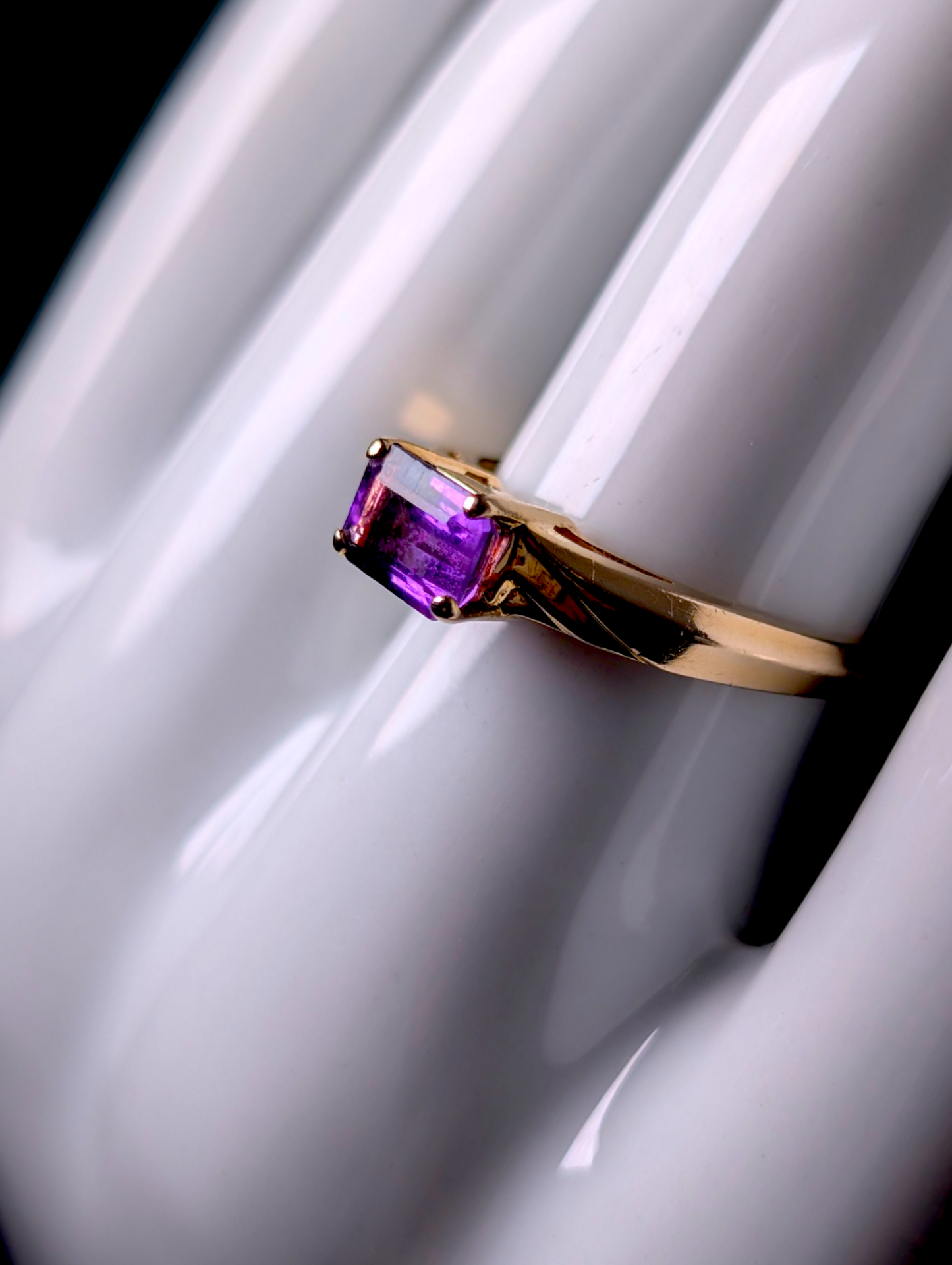 1950s-1960s Designer Skalet East West Emerald Cut Genuine Grape Purple Amethyst Solitaire 14k Solid Yellow Gold Ring