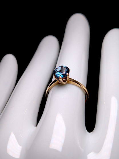 Vintage Designer David Sarkin Brilliant Round Cut Genuine Blue Spinel Solitaire 10k Solid Yellow Gold Ring