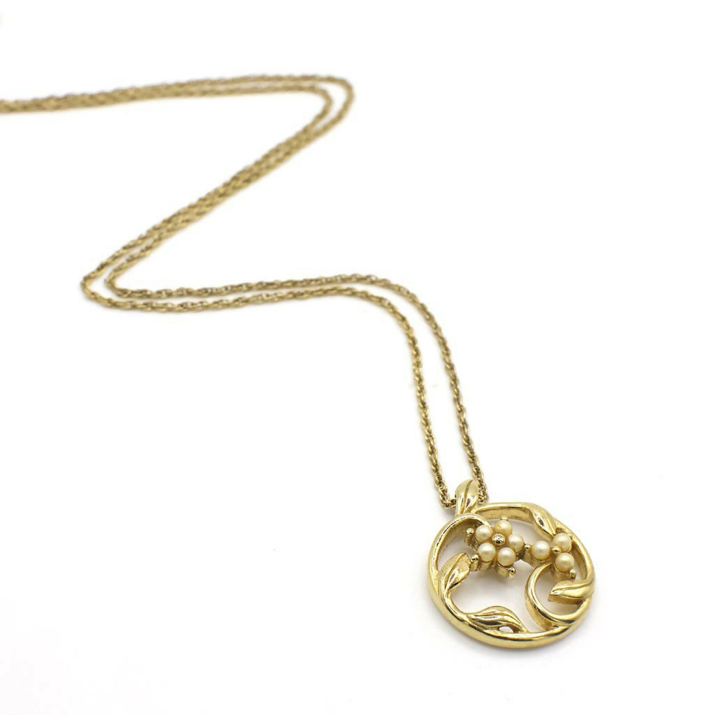 Vintage Gold Floral Circular Pendant Necklace